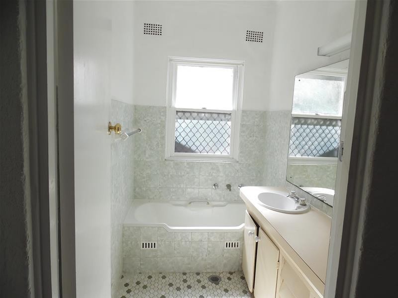 234 Gladstone Avenue, Mount Saint Thomas NSW 2500