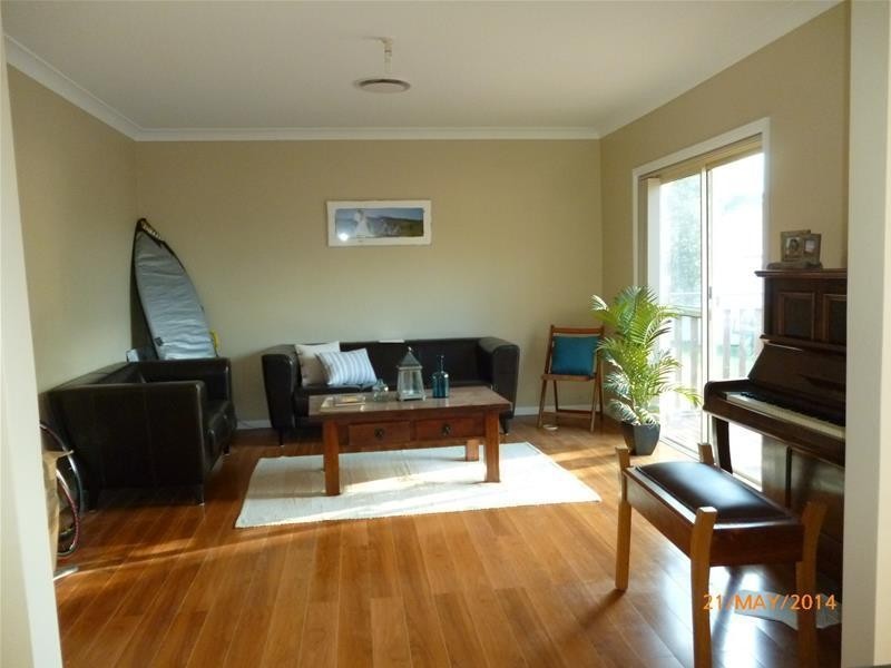 10 Hillside Drive, Albion Park NSW 2527