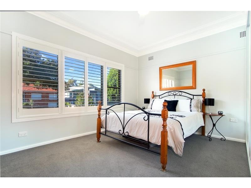 12 Abercrombie Street, West Wollongong NSW 2500
