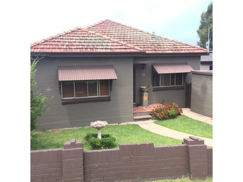 19 Prospect Street, Mount Saint Thomas NSW 2500