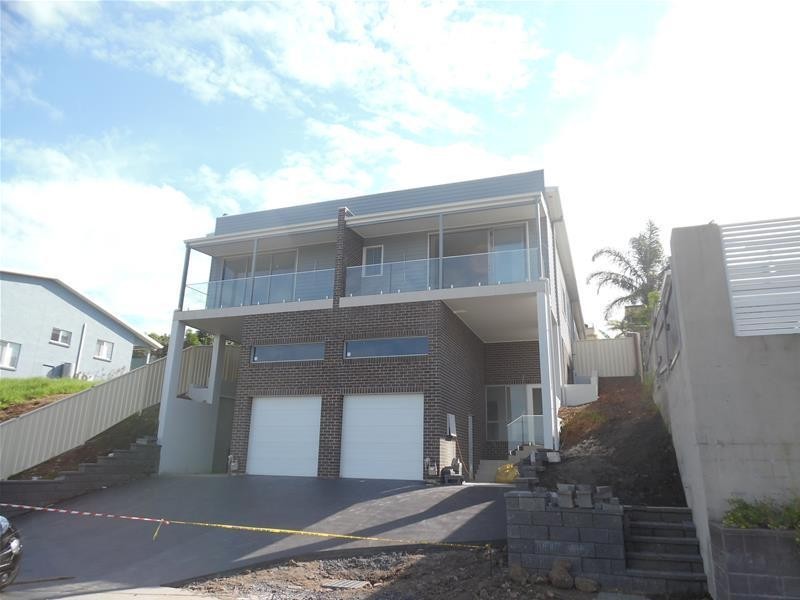 2/1 Backhouse Road, Lake Heights NSW 2502