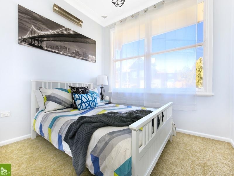 24  St Johns Avenue, Mangerton NSW 2500