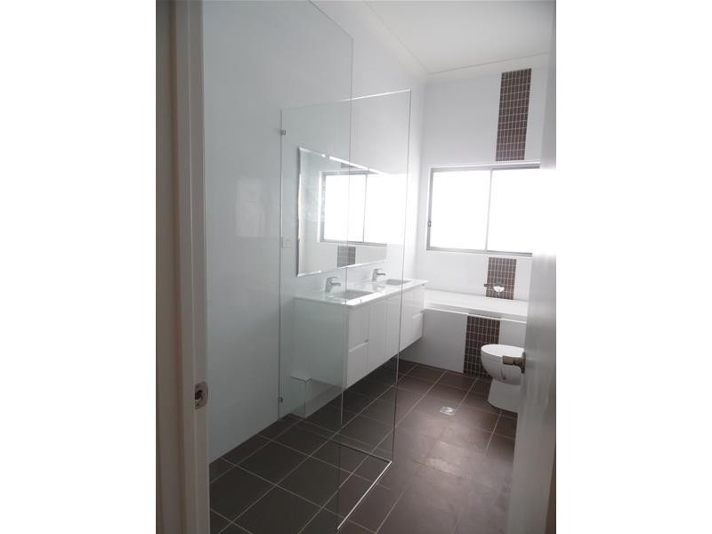 4/1 Backhouse Road, Lake Heights NSW 2502