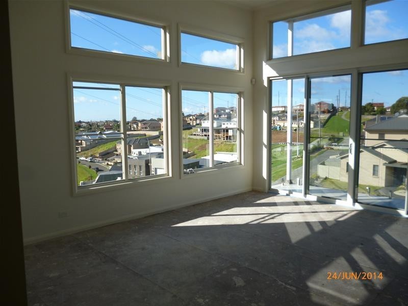 118  Shearwater Drive, Lake Heights NSW 2502