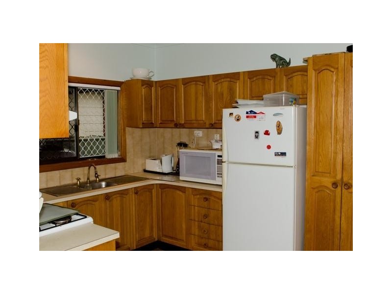 12  Hurt Parade, Unanderra NSW 2526