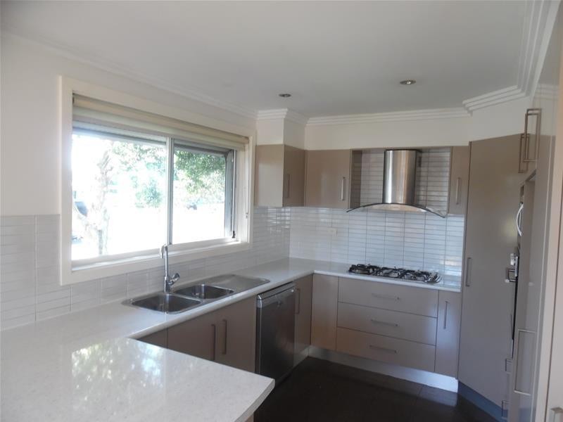 12a Hurt Parade, Unanderra NSW 2526