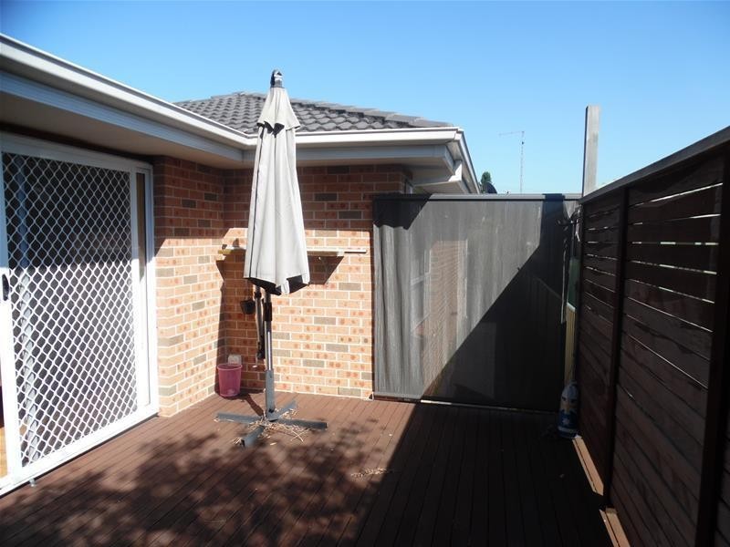 12a Hurt Parade, Unanderra NSW 2526