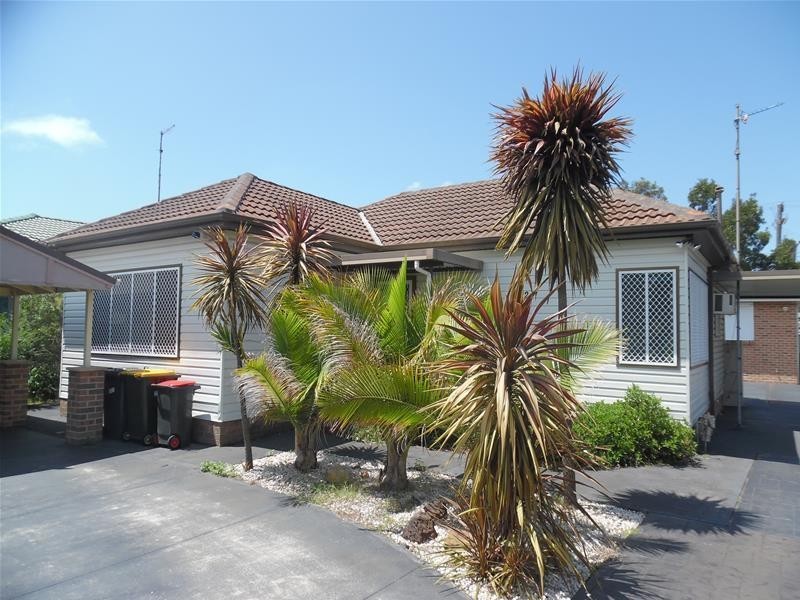 12 Hurt Parade, Unanderra NSW 2526