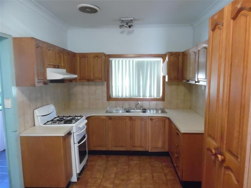 12 Hurt Parade, Unanderra NSW 2526