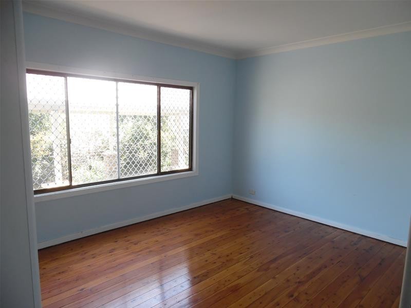 12 Hurt Parade, Unanderra NSW 2526