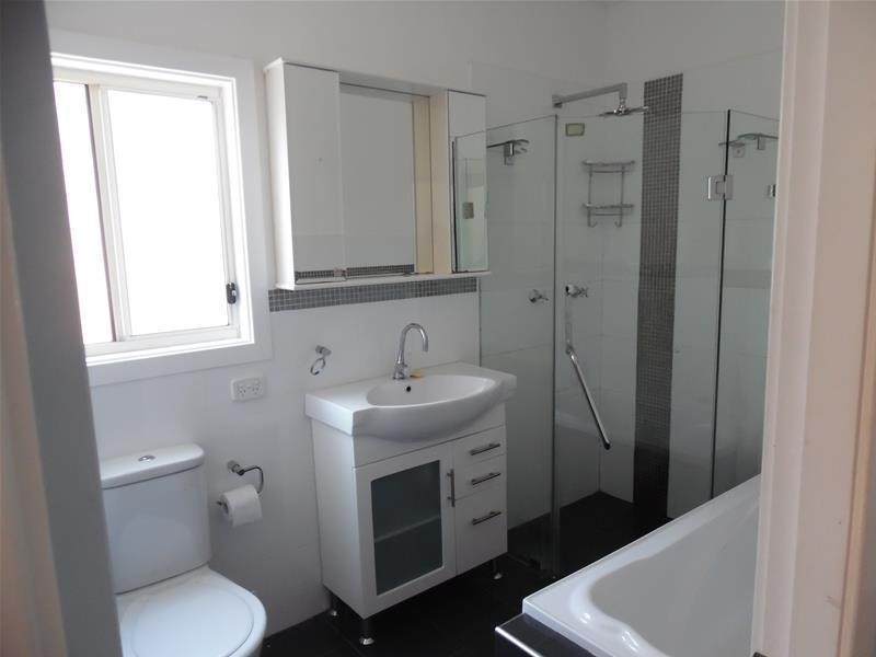 12 Hurt Parade, Unanderra NSW 2526