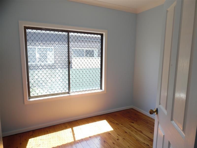 12 Hurt Parade, Unanderra NSW 2526