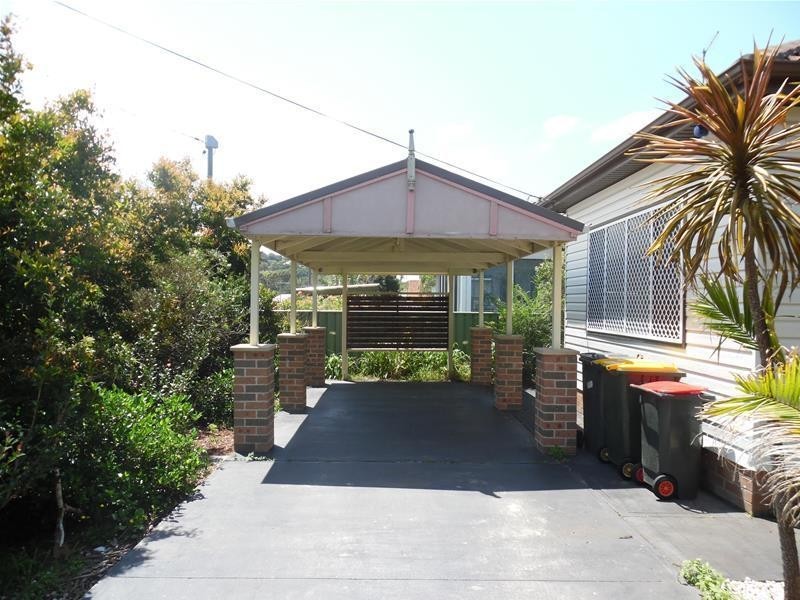 12 Hurt Parade, Unanderra NSW 2526