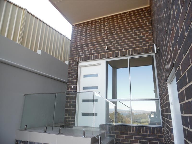 1A/1 Backhouse Road, Lake Heights NSW 2502