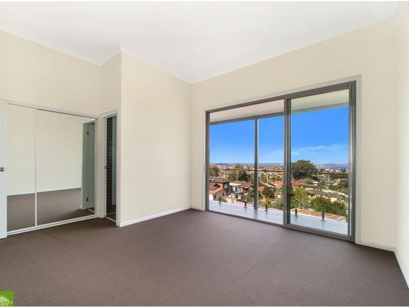 2/1 Backhouse Road, Lake Heights NSW 2502