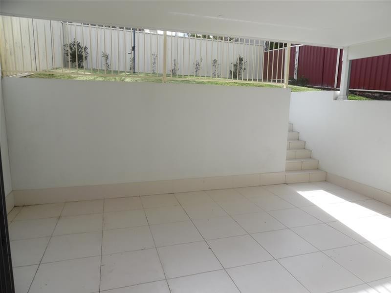 2/1 Backhouse Road, Lake Heights NSW 2502