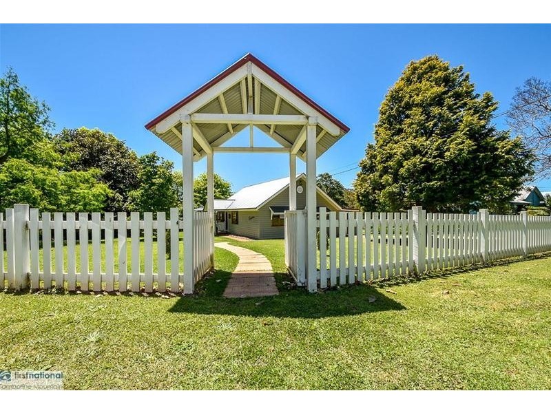 27 Yuulong Road, Tamborine Mountain QLD 4272