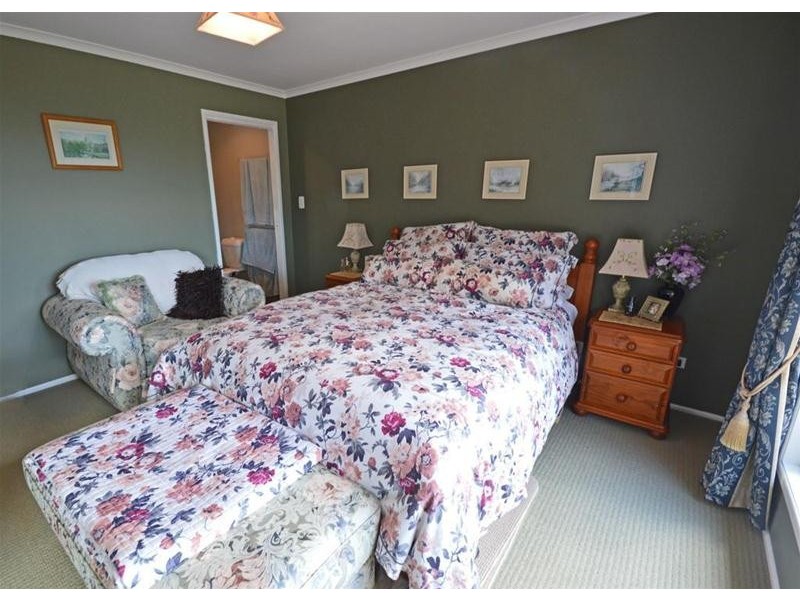 11 Lamington Parade, Tamborine Mountain QLD 4272