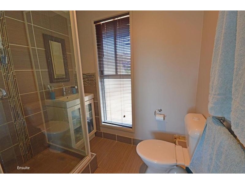 11 Lamington Parade, Tamborine Mountain QLD 4272