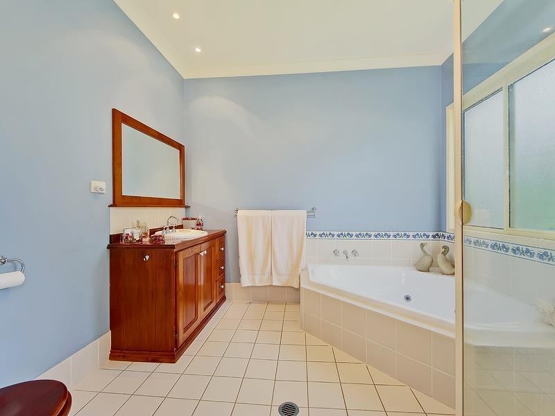 154 Macdonnell Road, Eagle Heights QLD 4271