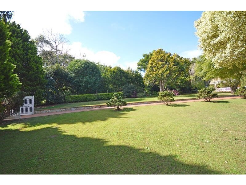 20 White Road, Tamborine Mountain QLD 4272