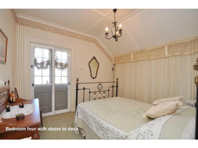 1 Cliff Way, Tamborine Mountain QLD 4272