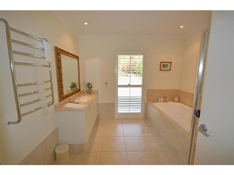 125  Eagle Heights Road, Tamborine Mountain QLD 4272