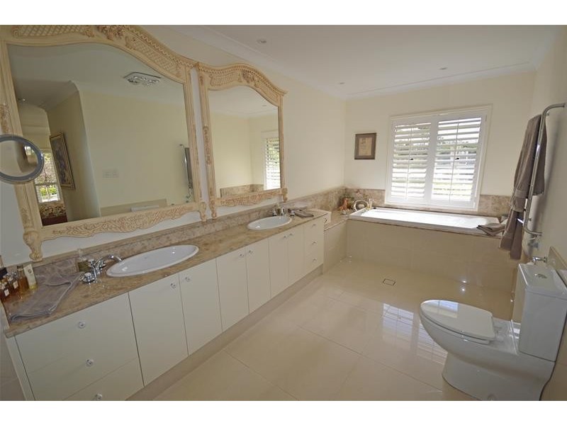 125  Eagle Heights Road, Tamborine Mountain QLD 4272