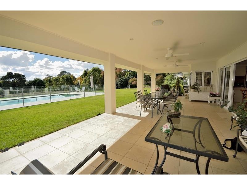 125  Eagle Heights Road, Tamborine Mountain QLD 4272