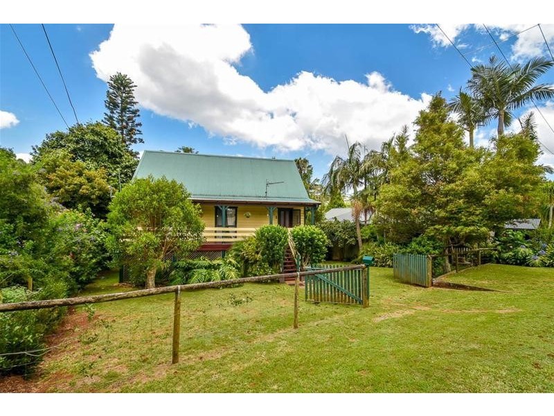 11 Stradbroke Avenue, Tamborine Mountain QLD 4272