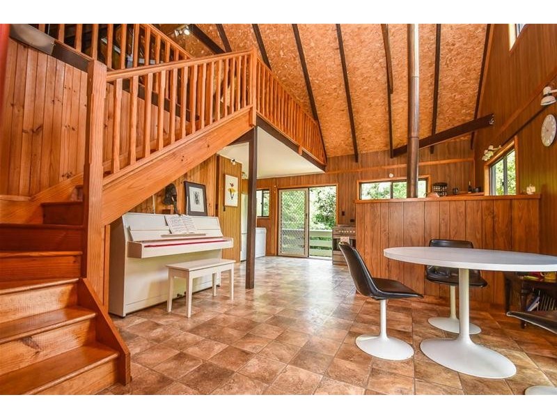 11 Stradbroke Avenue, Tamborine Mountain QLD 4272