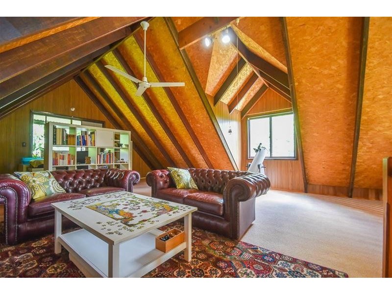 11 Stradbroke Avenue, Tamborine Mountain QLD 4272