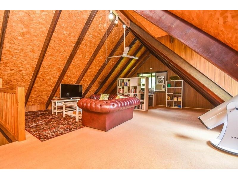 11 Stradbroke Avenue, Tamborine Mountain QLD 4272