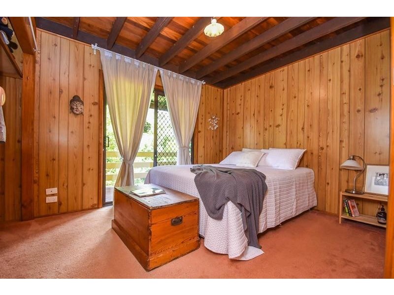 11 Stradbroke Avenue, Tamborine Mountain QLD 4272