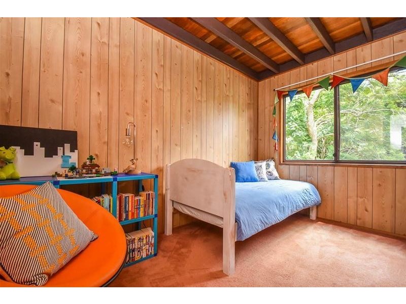 11 Stradbroke Avenue, Tamborine Mountain QLD 4272