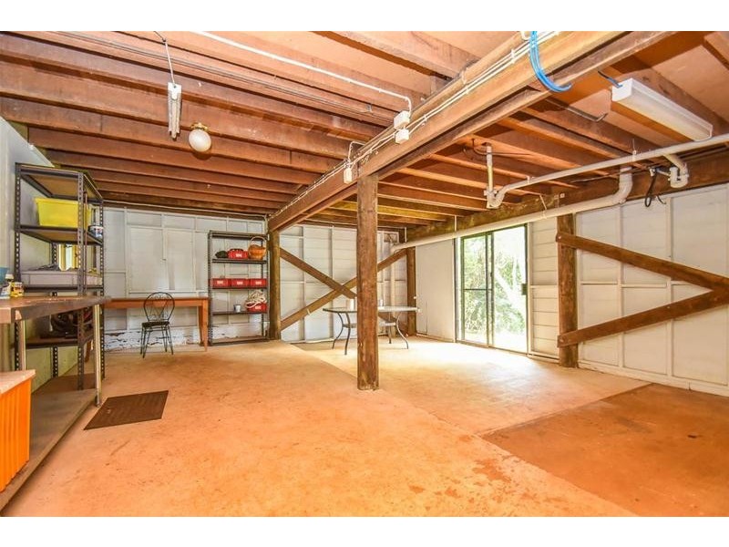 11 Stradbroke Avenue, Tamborine Mountain QLD 4272