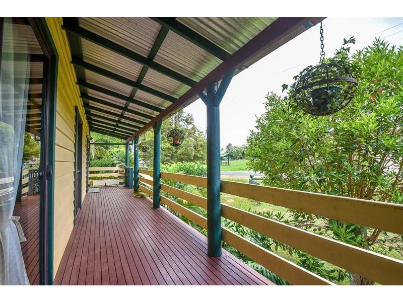 11 Stradbroke Avenue, Tamborine Mountain QLD 4272