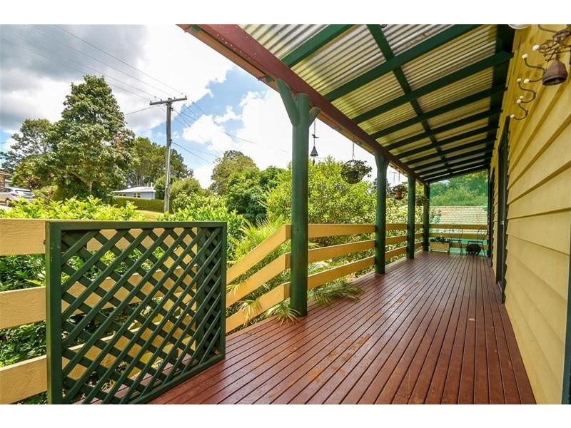 11 Stradbroke Avenue, Tamborine Mountain QLD 4272