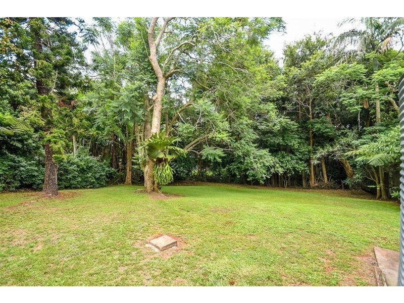 11 Stradbroke Avenue, Tamborine Mountain QLD 4272