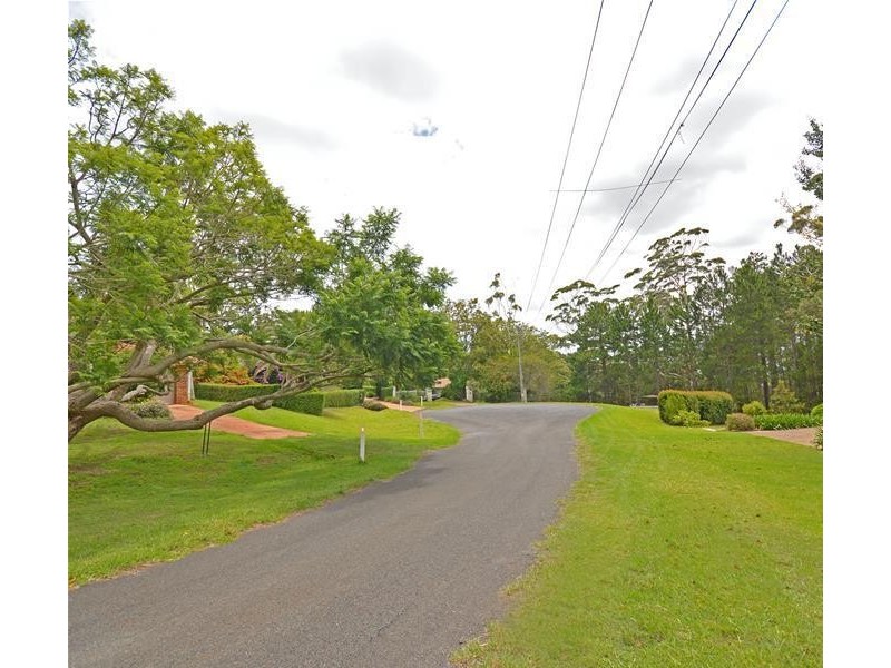 10 Cade Avenue, Tamborine Mountain QLD 4272