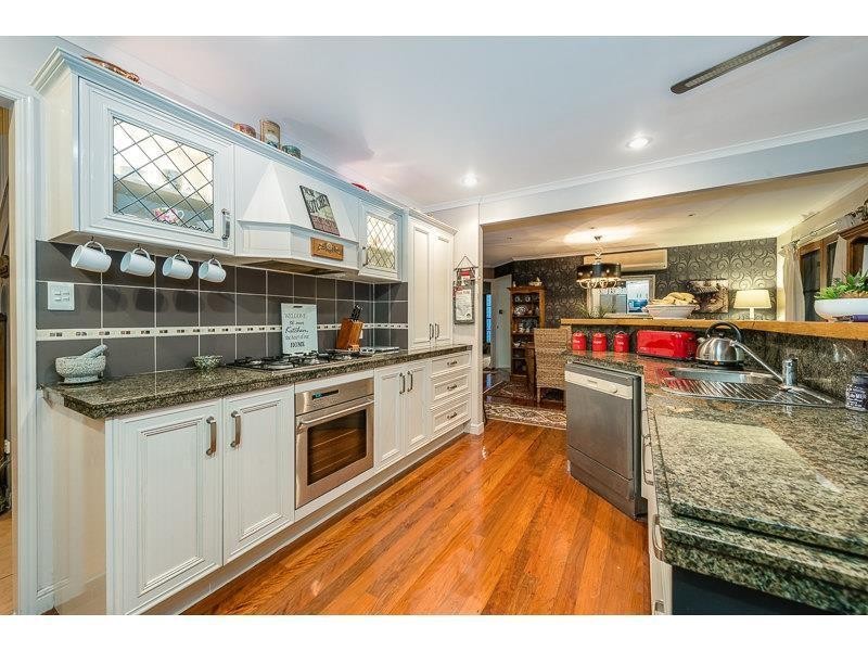 13 Paradise Drive, Tamborine Mountain QLD 4272