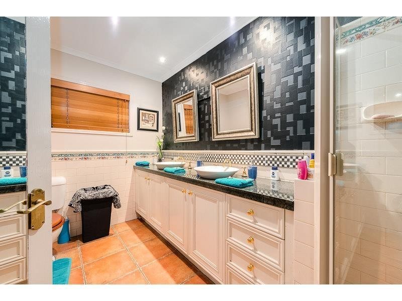 13 Paradise Drive, Tamborine Mountain QLD 4272