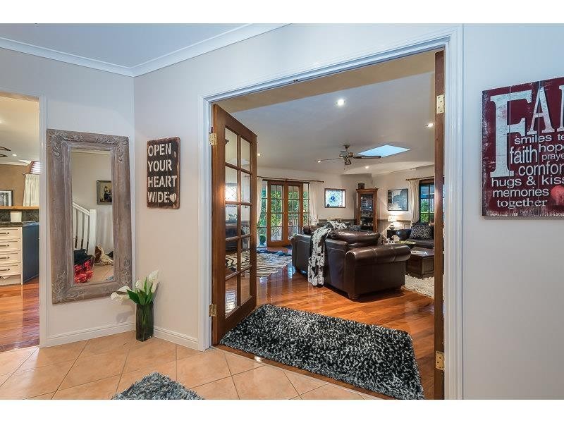 13 Paradise Drive, Tamborine Mountain QLD 4272