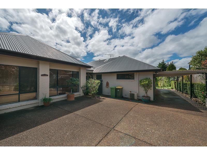 13 Paradise Drive, Tamborine Mountain QLD 4272
