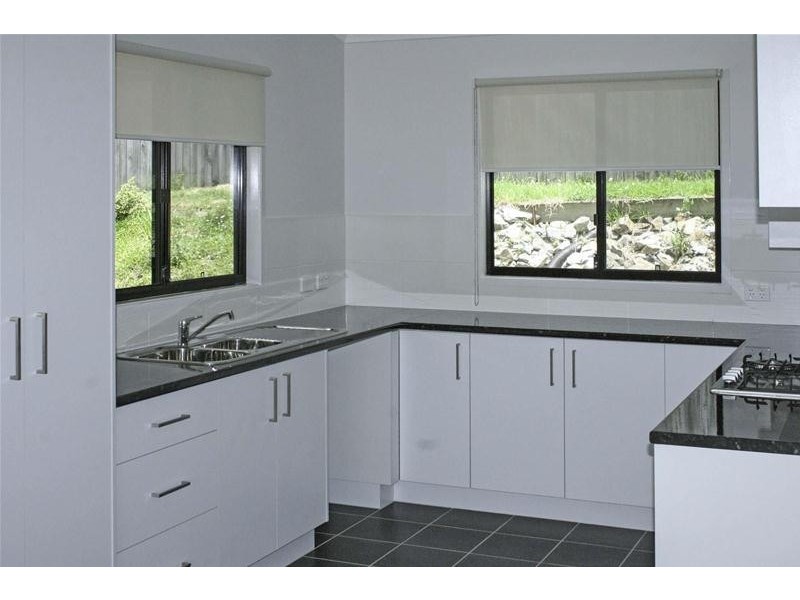 8 Bali Court, Tamborine Mountain QLD 4272