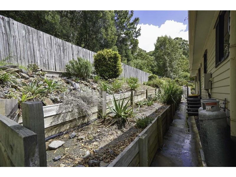 8 Bali Court, Tamborine Mountain QLD 4272