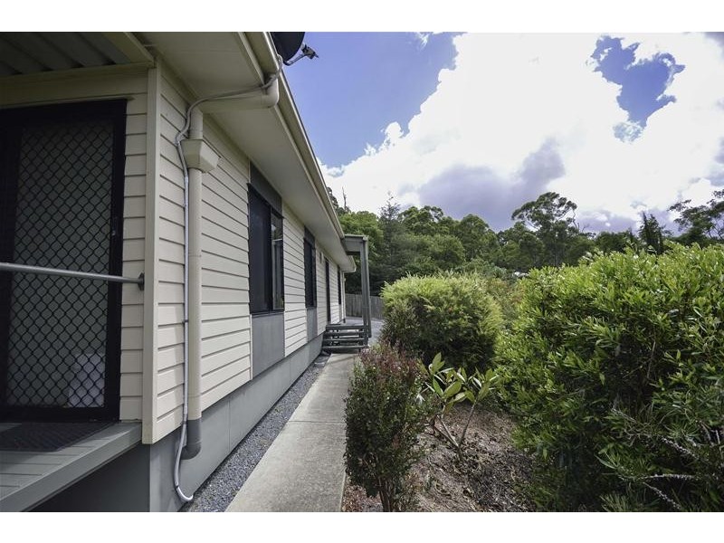 8 Bali Court, Tamborine Mountain QLD 4272