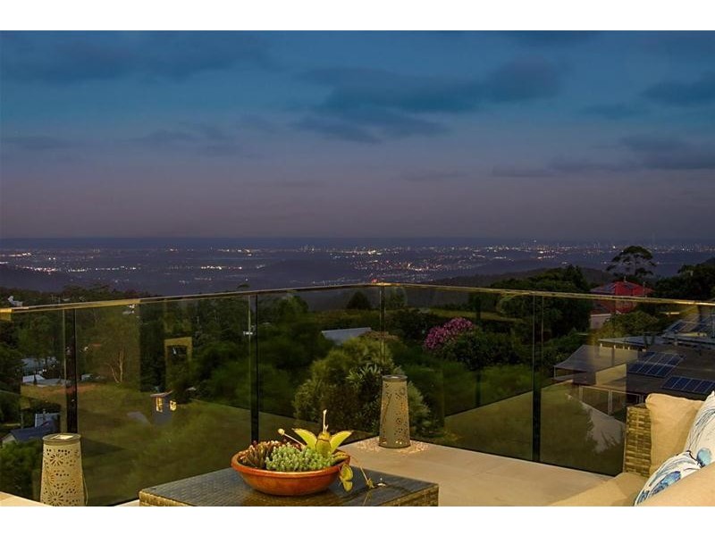 10 Paradise Drive, Tamborine Mountain QLD 4272