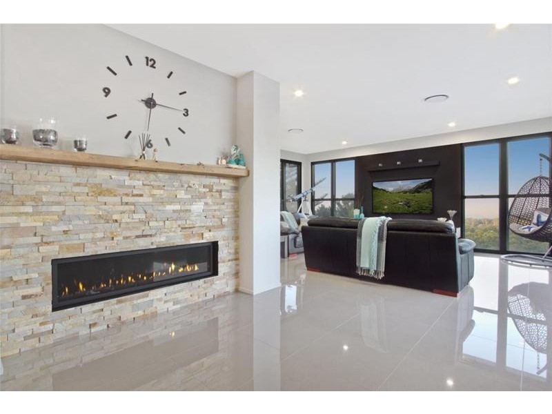 10 Paradise Drive, Tamborine Mountain QLD 4272