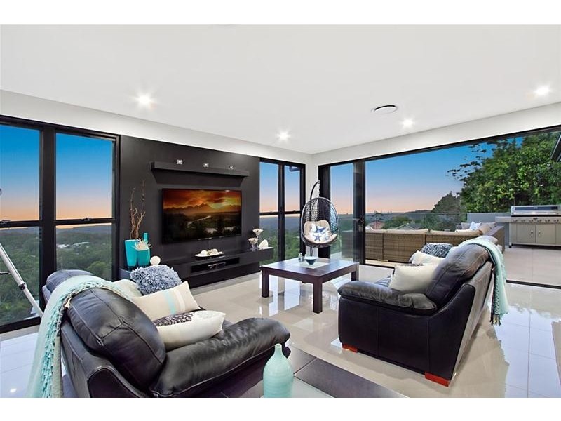 10 Paradise Drive, Tamborine Mountain QLD 4272